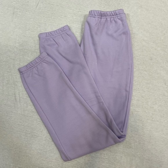 Lavender Fabletics Soft Sweatpants - Picture 1 of 4